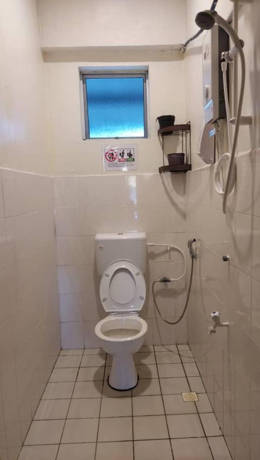 Karya Story Hostel Кудат Екстер'єр фото