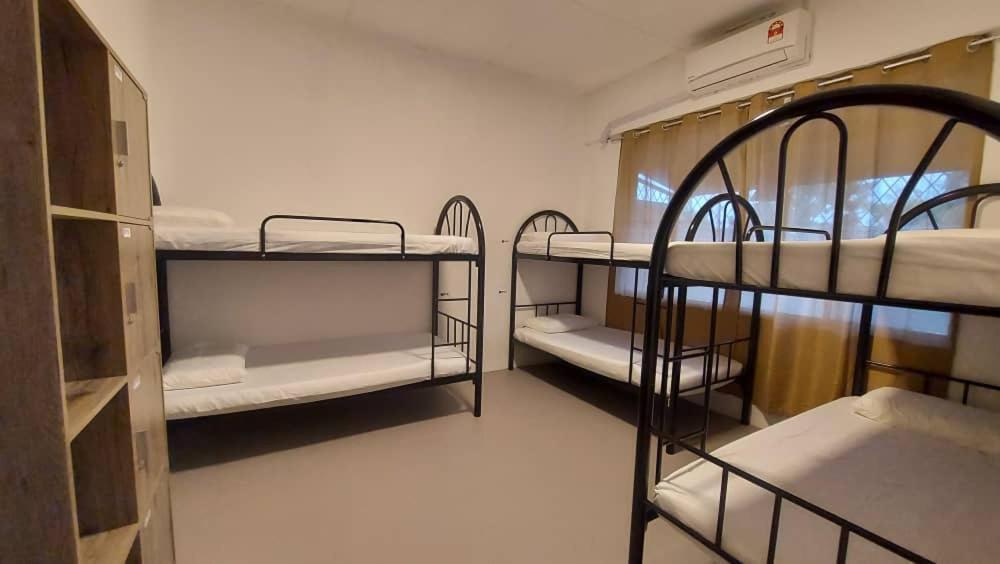 Karya Story Hostel Кудат Екстер'єр фото