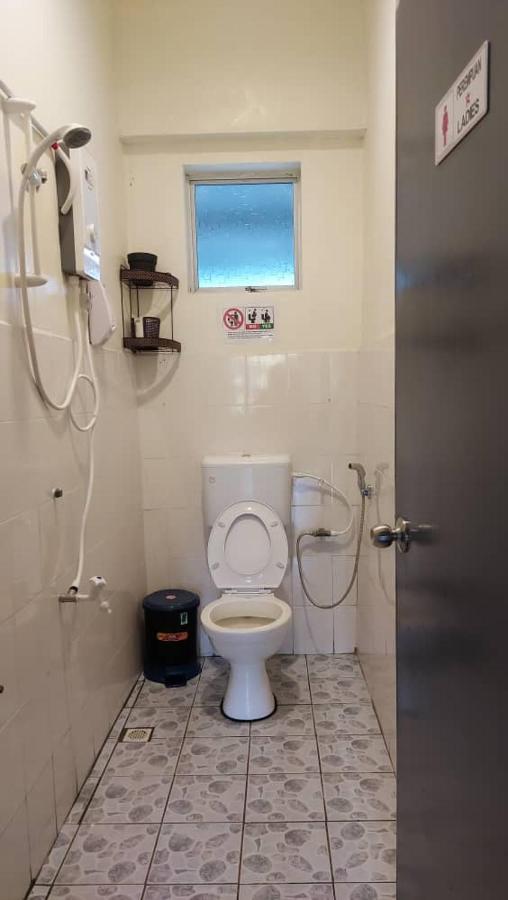 Karya Story Hostel Кудат Екстер'єр фото